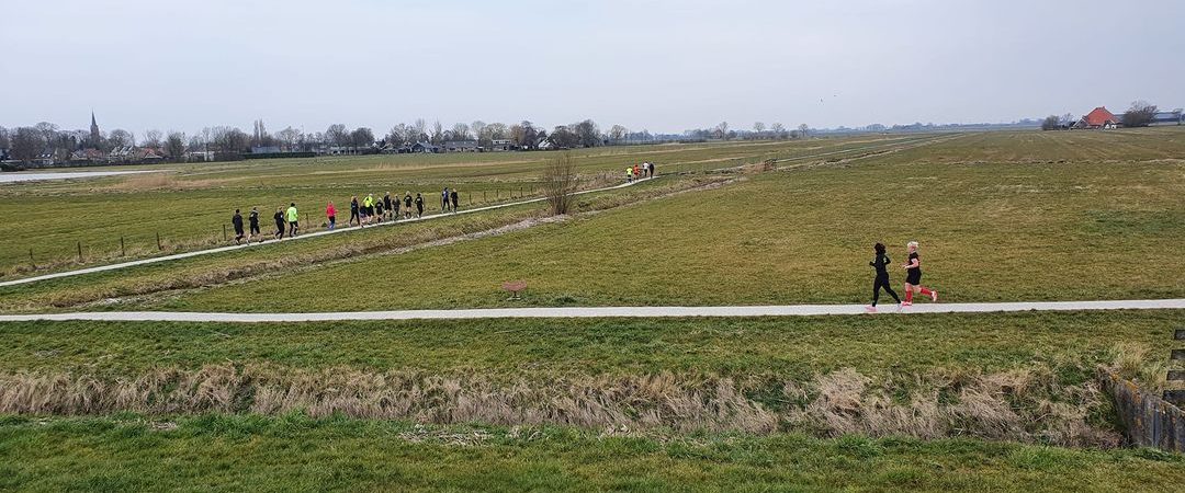 De Clinics Voor De Halve En Hele MAR-ATHON Van Sneek Zijn Gestart.